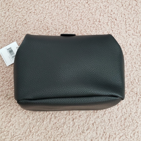 NWT Macy's Black Dopp Kit Toiletries Travel Bag with Top Detail and Zipper - Picture 7 of 16